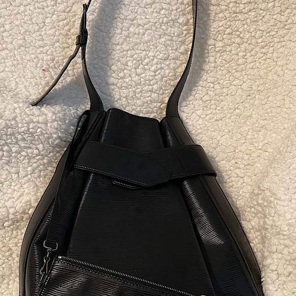 Louis Vuitton Handbags - Louis Vuitton Black EPI Leather Sac de Paul PM Twist Bucket Bag